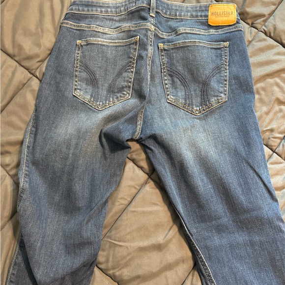 Euc women’s hollister jeans - Picture 3 of 3